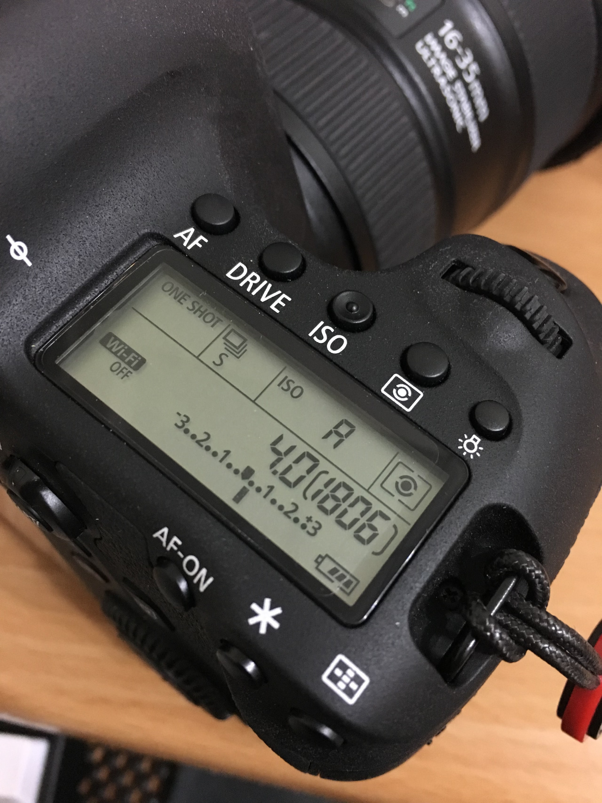 Canon 6D 機頂肩屏與旁邊的操作按鈕